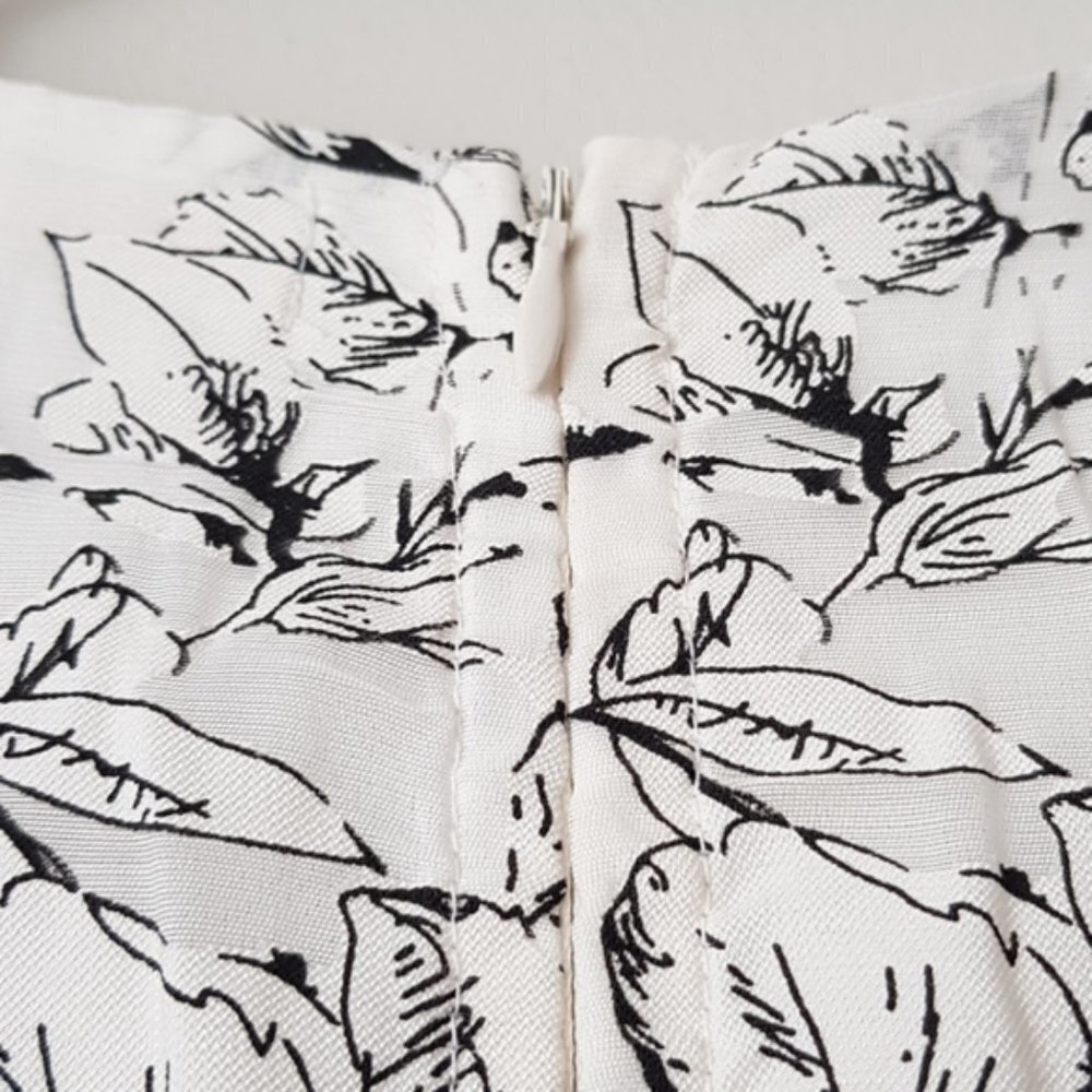 NWT Everleigh V-Neck Sleeveless Dress (L) - Picture 8 of 10